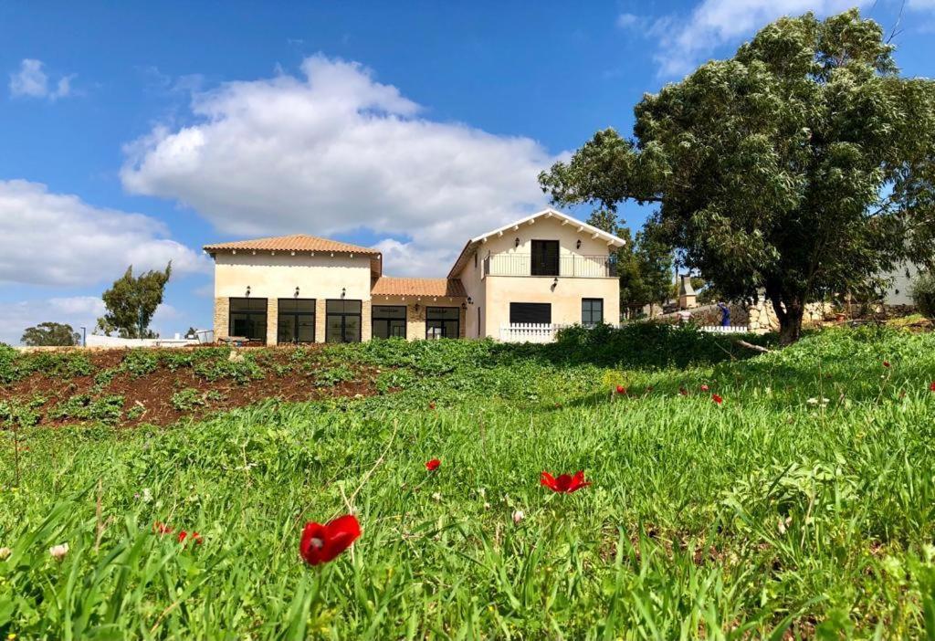 לבנדר בגלבוע בריכה מחוממת 4 חדרי שינה Villa Nurit Bagian luar foto